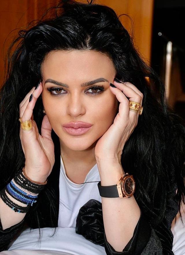 Moisturizing and sunscreen face cream. Which one do we apply first in our summer skincare routine?